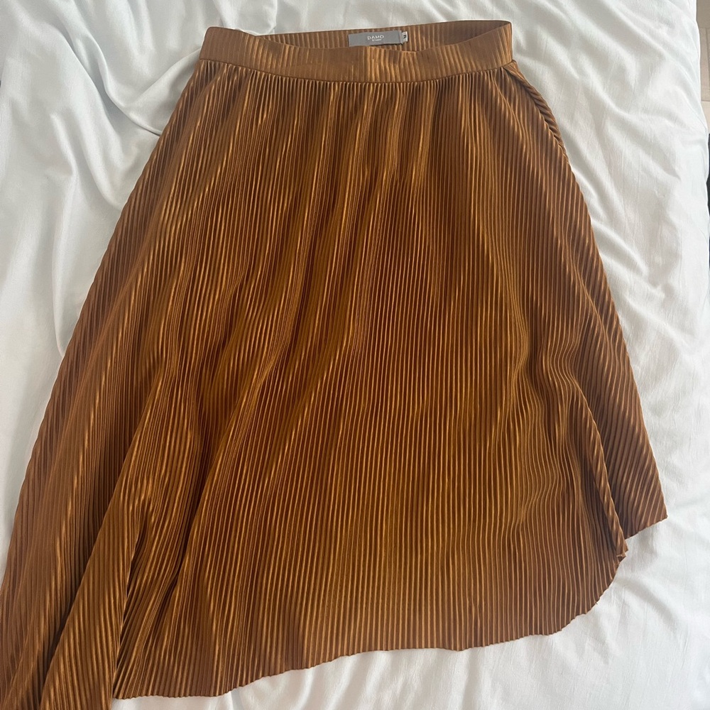 Damo Studio Gold asymmetrical pleated midi skirt, size M